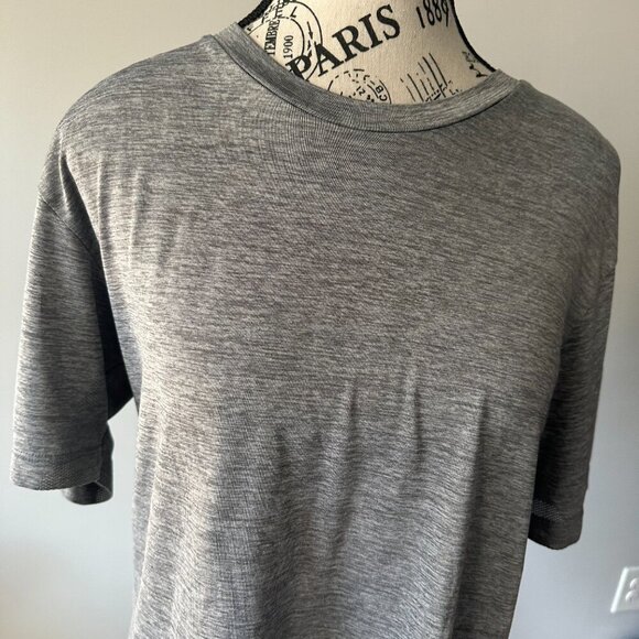 Men's Heather Grey Crew Neck T-Shirt – Soft and Lightweight, Size M - Picture 2 of 2